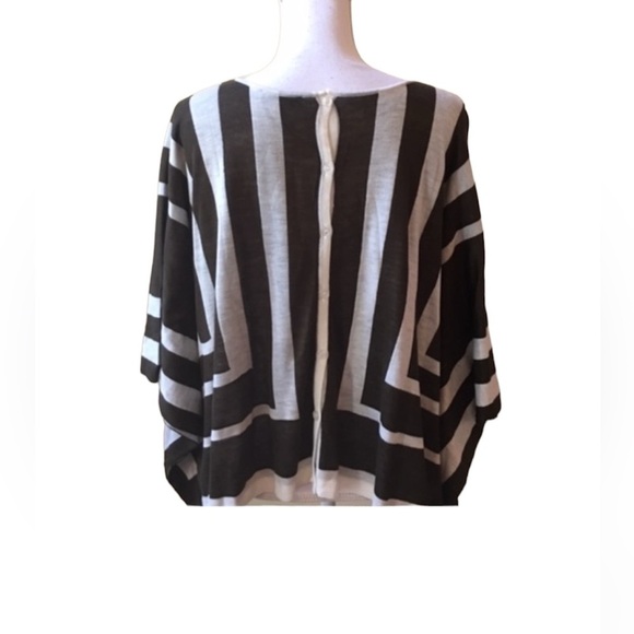 For Cynthia Button Back Boat Neck Short Sleeved Poncho - Picture 3 of 5